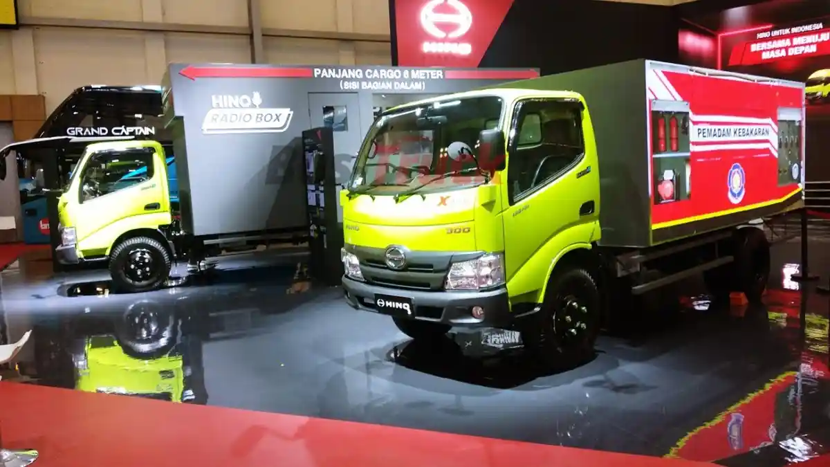 Foto - Hino Gempur Pasar Truk Ringan Di Malang Dan Surabaya