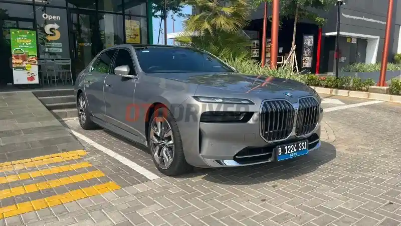 Foto - 11 Mobil Ramah Lingkungan Siap Digunakan Plesiran Dalam Holiday In Style 2023