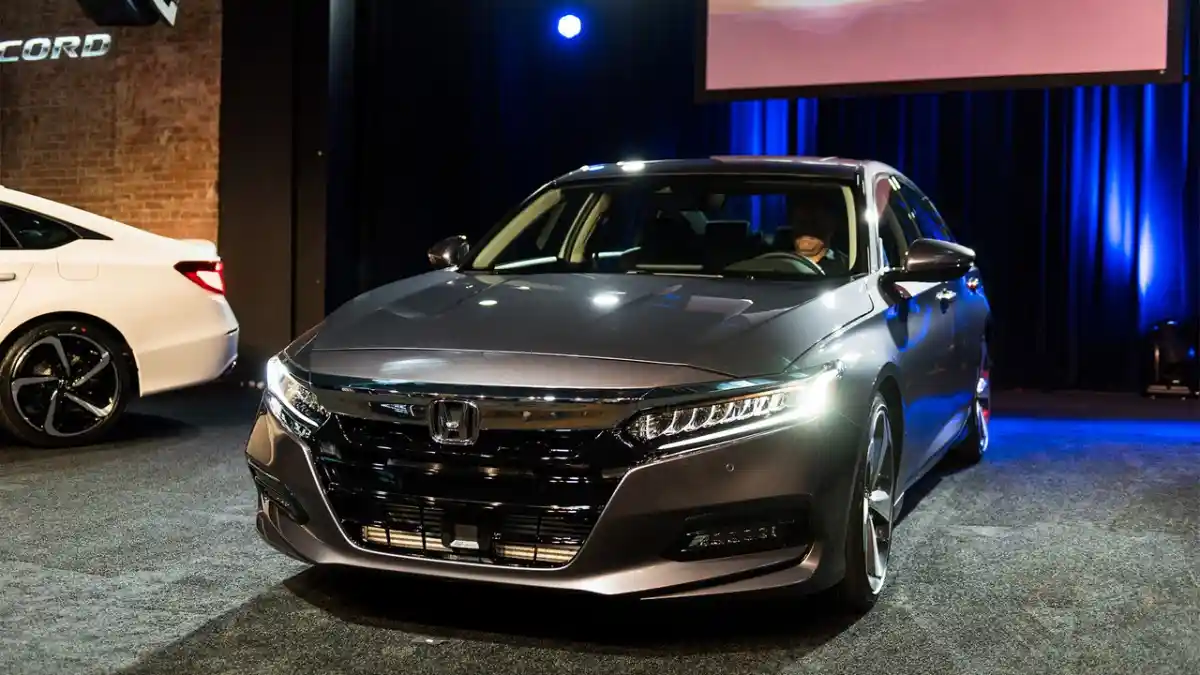 Berita - GALERI: Honda Accord Turbo 2017 (14 FOTO)