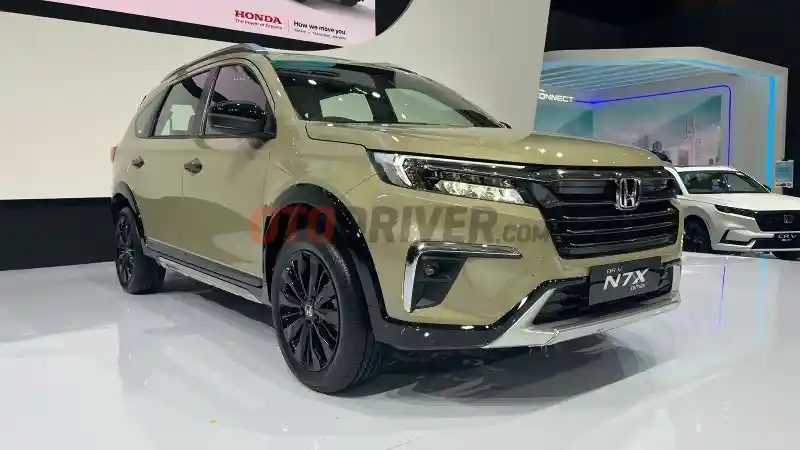 Foto - Komparsi Dimensi Dan Mesin Chery Tiggo 8 vs Mitsubishi Xpander Cross vs Hyundai Stargazer X vs Honda BR-V