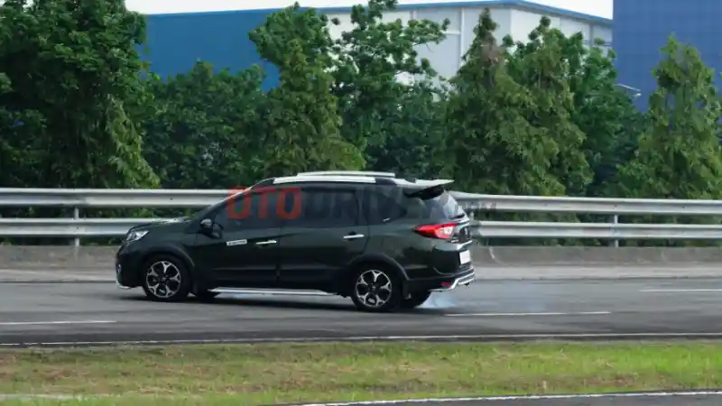 Berita - Mencoba Fitur Pencegah Kecelakaan Pada Sebuah Honda BR-V