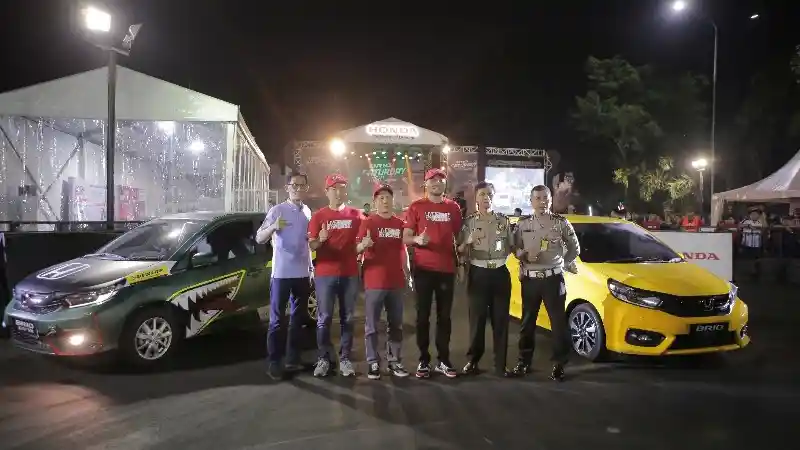 Foto - Antusiasme Pemilik Honda Brio Mengikut Lomba Slalom