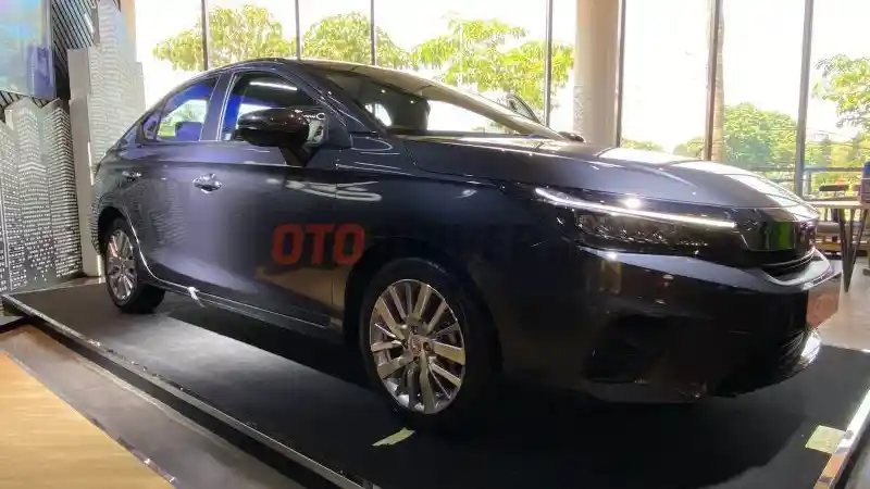 Foto - Daftar Harga Sedan Non Eropa Terbaru (Oktober 2022)