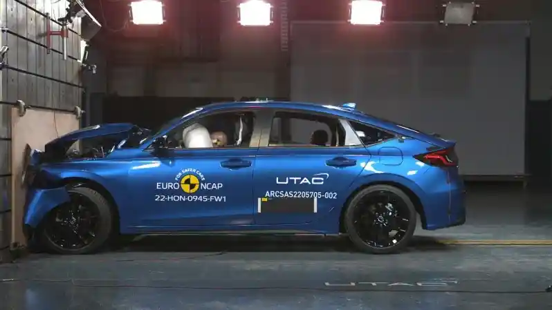 Foto - Honda Civic HEV Raih Peringkat Tertinggi Tes Keselamatan