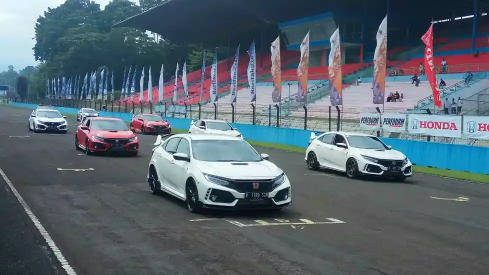 Foto - Civic Type R Bikin Honda Indonesia Kewalahan Sekaligus Puas