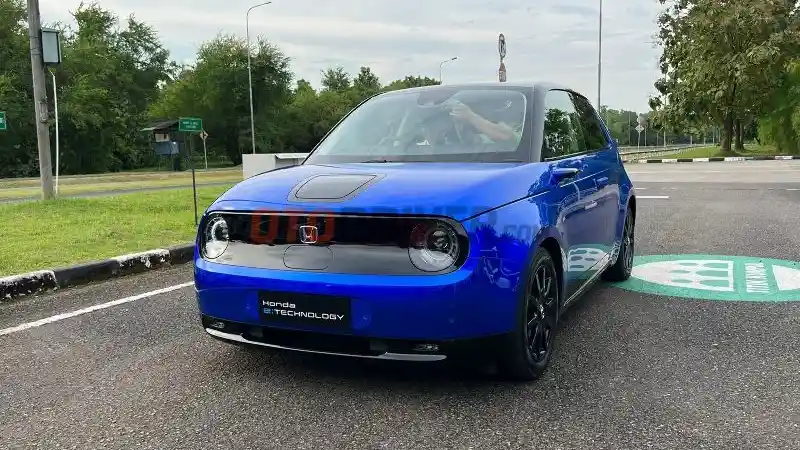 Komparasi - Membandingkan Dimensi dan Jangkauan Baterai Wuling Air EV Dengan Honda e