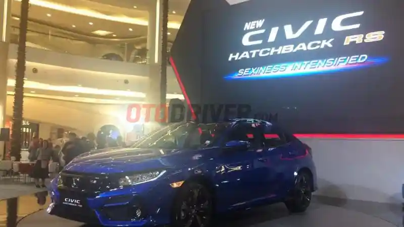 Foto - Komparasi Spek Honda Civic Hatchback RS VS Mazda 3