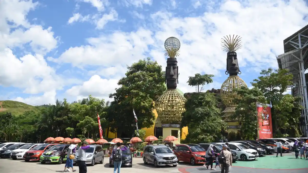 Foto - Adu Irit Honda Mobilio: 1 Liter Bensin Bisa Jelajah Berapa Puluh KM?