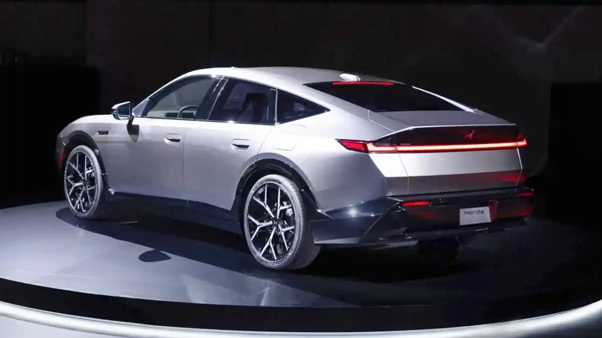 Foto - Kemungkinan Ini Adalah Sosok Honda Accord Generasi Ke-12