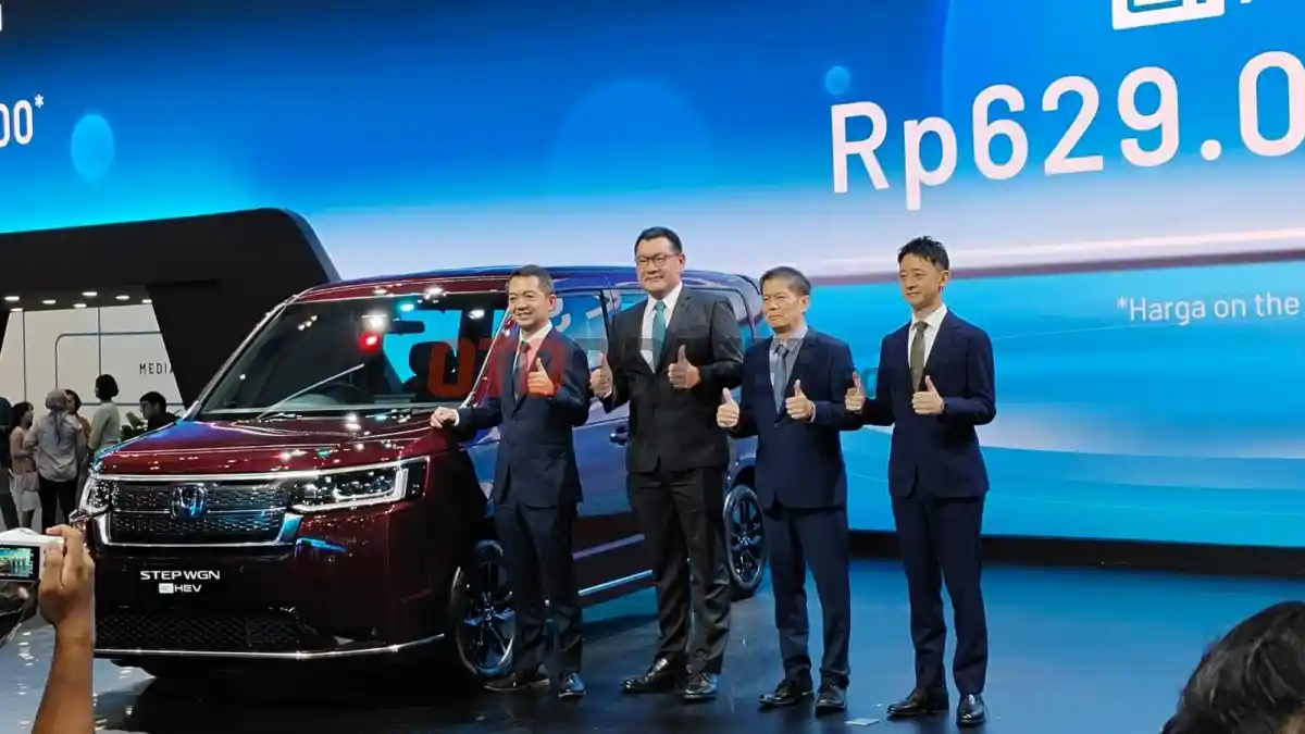 Foto - Honda Stepwgn e:HEV Resmi Dijual Rp 629 Juta Di GIIAS 2025, Siap Jegal Toyota Voxy dan Nissan Serena