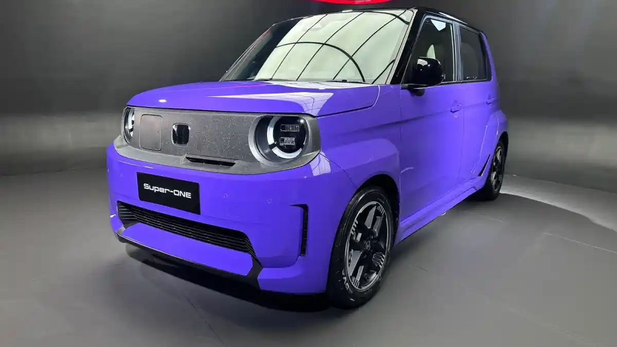 Foto - Bos Toyota Serukan Brand Jepang Bersatu Hadapi Ancaman Mobil China