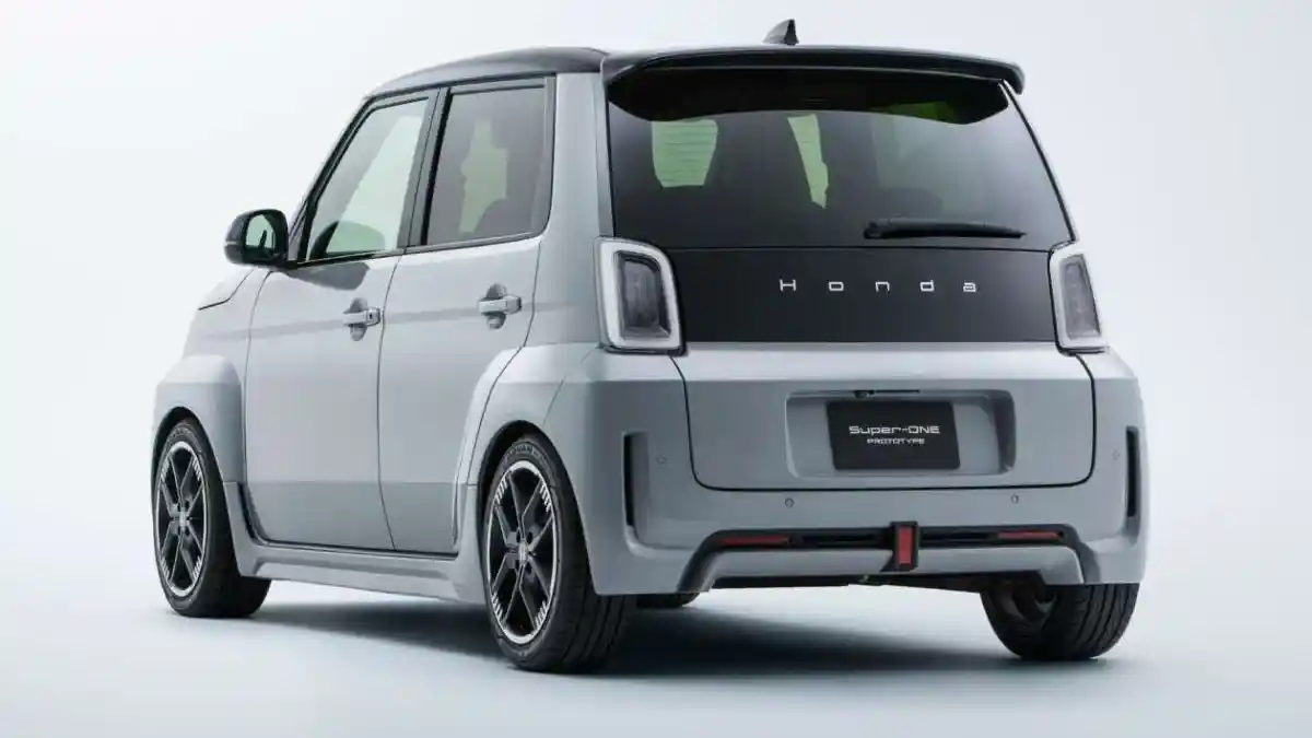 Foto - Honda Super-One Meluncur Di Singapura, Harganya Horror