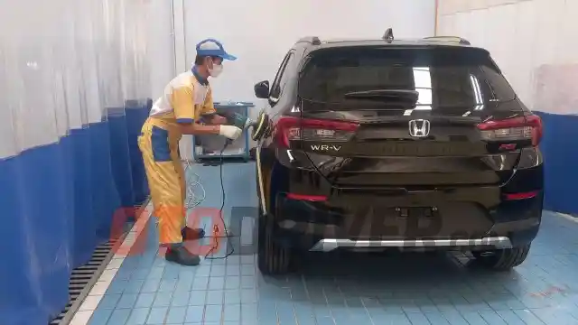 Foto - Repair Body dan Cat Mobil Honda Anda Kini Bisa di Dealer Honda Tendean