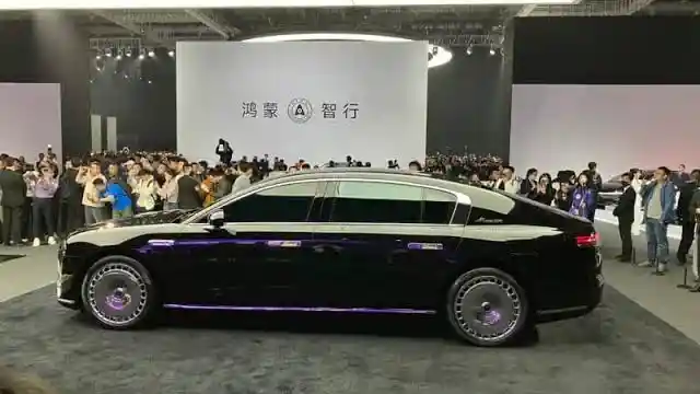 Foto - Huawei Resmi Merilis Bocoran Sedan Mewah Mereka, Pesaing Mercedes-Benz Maybach