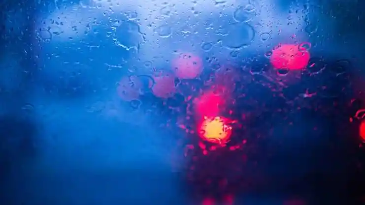 Tips - Hal Yang Harus Dilakukan Ketika Berkendara Saat Hujan 