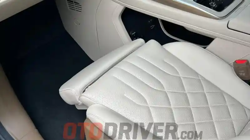 Foto - Cocok Buat Bos, Inilah 5 Fitur Mewah di Kursi Baris Kedua Hyptec HT