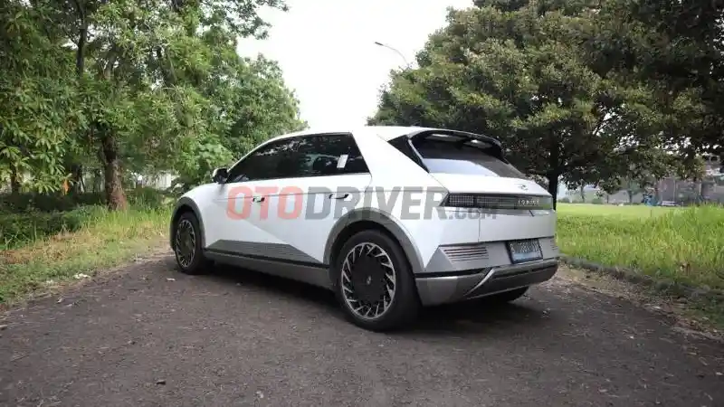 Foto - Tips Merawat Mobil Putih Agar Tidak Lekas Menguning