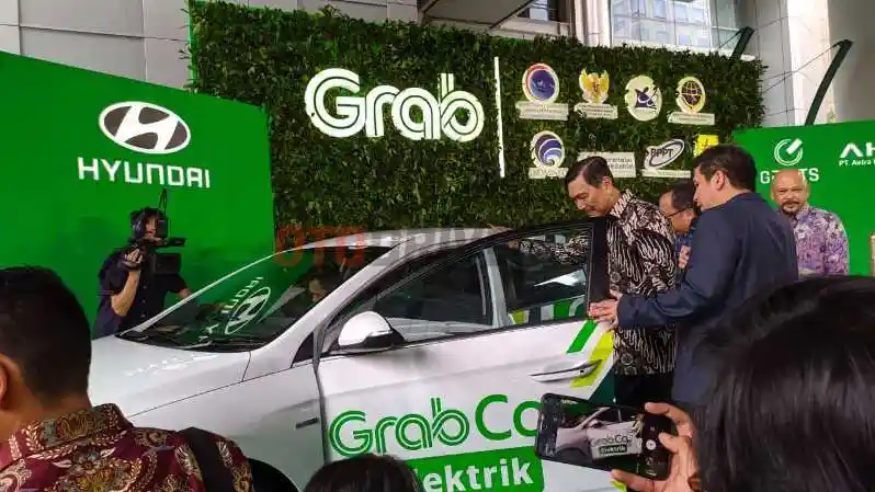 Foto - Hyundai Ioniq Resmi Jadi Armada Grab 