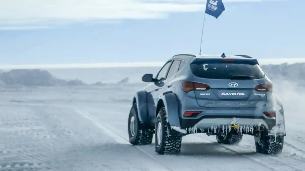 Foto - Hyundai Jadikan Santa-Fe Beringas di Medan Off-Road