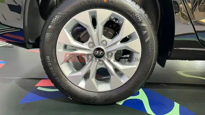 Foto - Harga Tidak Naik, Inilah Ubahan Hyundai Stargazer Tipe Terendah