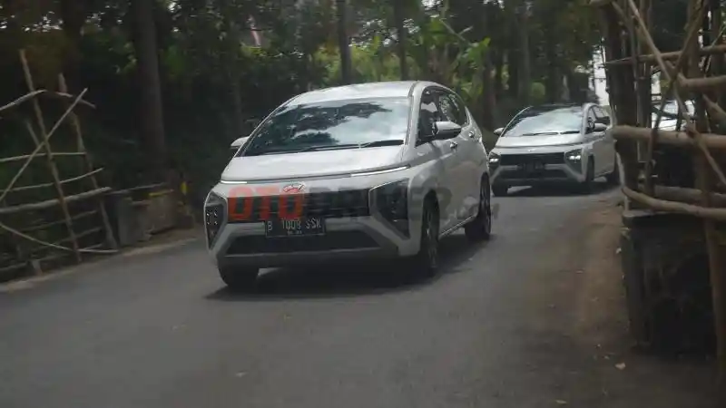 Komparasi - Membandingkan Impresi Mengemudi Hyundai Stargazer dengan Mitsubishi Xpander