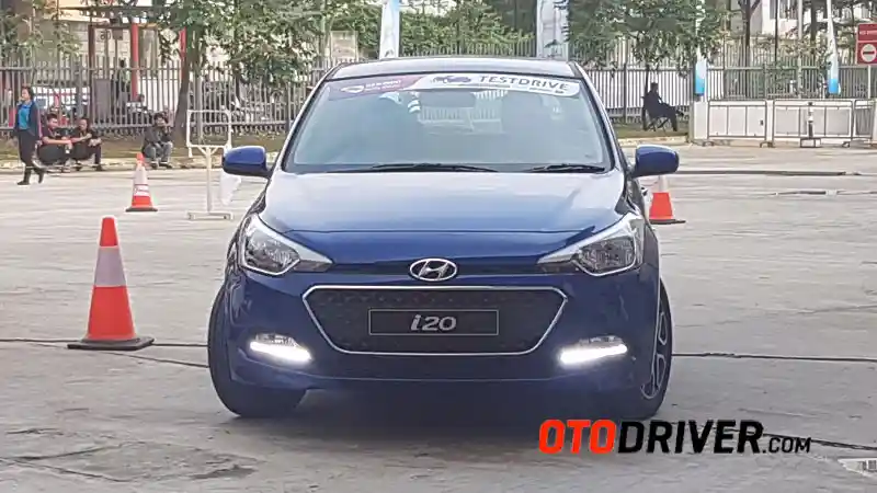 Foto - FIRST DRIVE: Hyundai i20 2016 A/T