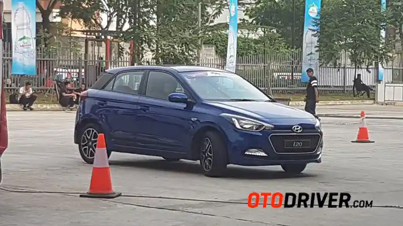 Foto - FIRST DRIVE: Hyundai i20 2016 A/T