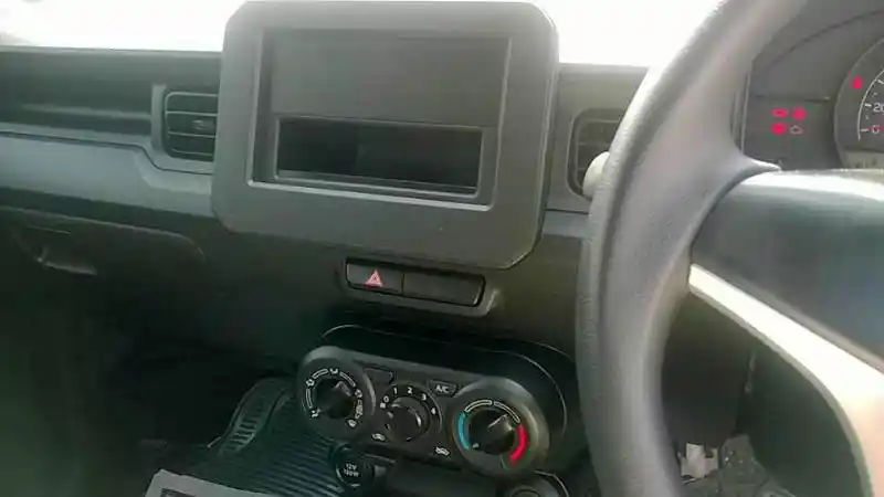 Foto - Suzuki Ignis Varian Paling Rendah di India Tak Pakai Power Window 
