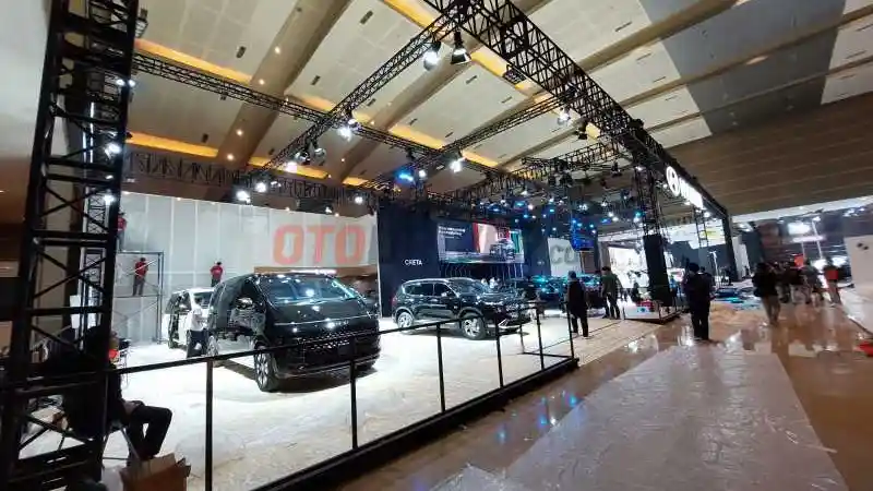 Foto - Persiapan Lancar, Pembukaan IIMS 2023 Dijadwalkan Dihadiri Presiden Jokowi 