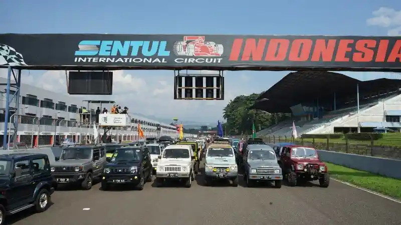 Foto - Indonesia Jimny Festival 2023, Bikin Rekor MURI