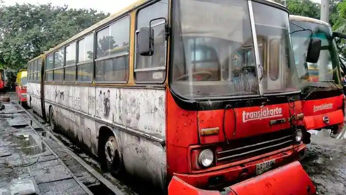 Foto - Masih Ingat Bus Merek Ikarus?