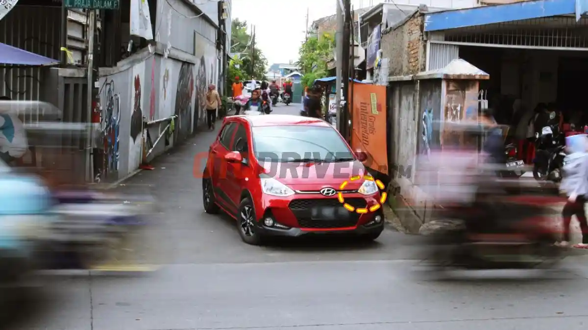 Foto - Lampu Sein Jadi Bahasa Manuver Aman Di Jalan