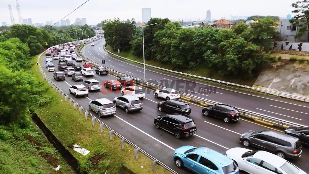 Foto - Lebaran Di Jakarta Mungkin Tetap Macet Karena 4 Jutaan Warga Tidak Mudik