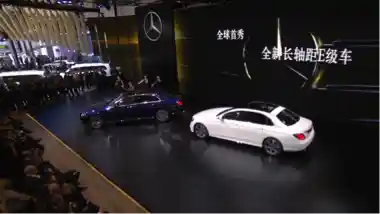 Berita - VIDEO: Mercedes-Benz Lansir E-Class Versi Long Wheelbase Khusus Cina
