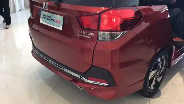 Foto - Analisa Kami Tentang Fenomena Honda Mobilio Penyok