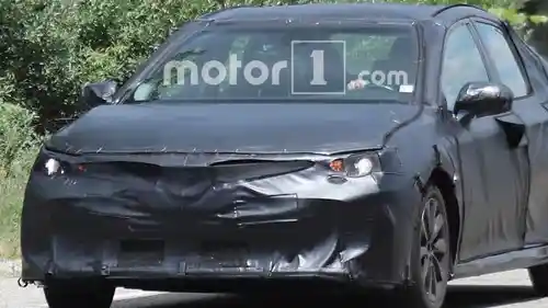 Berita - SPY SHOT: Toyota Camry 2017, Kemungkinan Bermesin 2.0 Turbo
