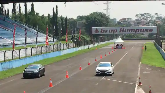 Berita - Honda Civic Turbo Diajak Drag Race 402 Meter, Catatan Waktu Tembus 15 Detik