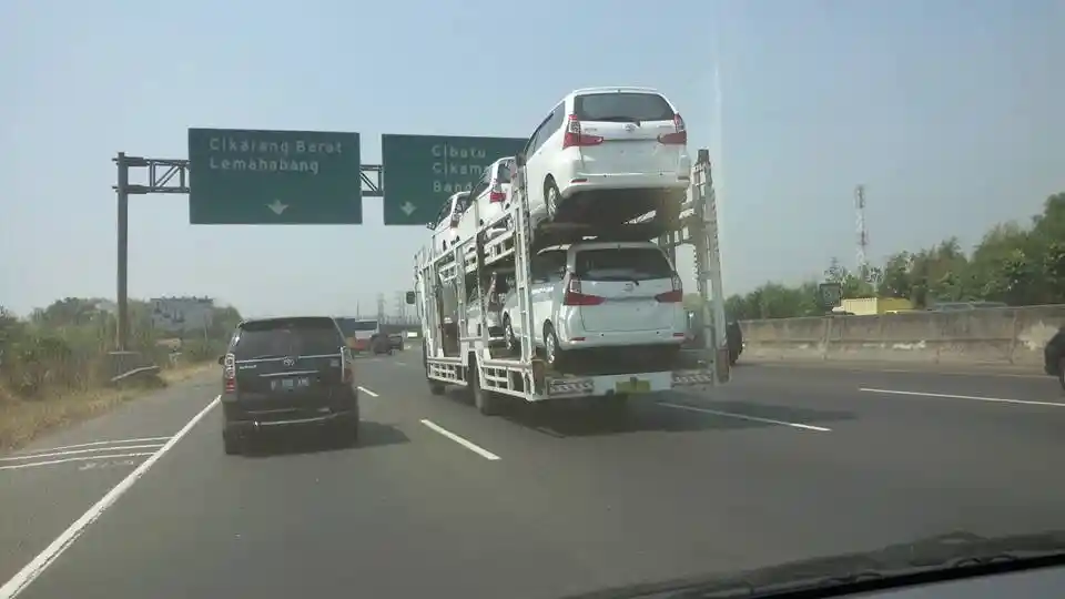 Foto - FOTO PEMBACA: Great New Daihatsu Xenia Mulai Keluar Pabrik