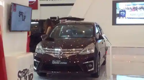 Foto - JAS 2015 : Nissan Berikan Promo Pada Grand Livina