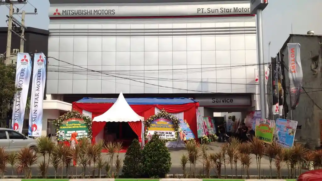 Foto - Mitsubishi Buka Dealer Passenger Car Pertama di Malang