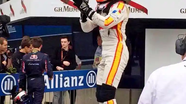 Foto - Rio Haryanto Dapat Dana Untuk Balap F1 Di 2016!