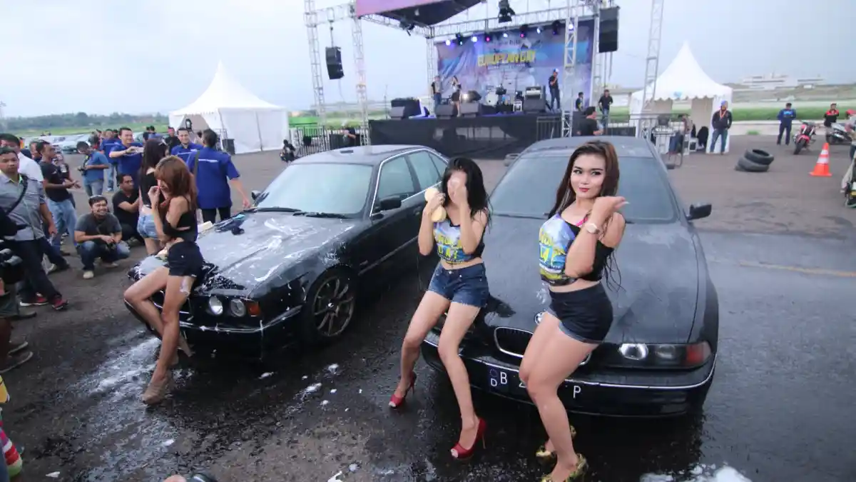 Foto - European Day 2015: Ketika Bandung Diserbu Mobil Eropa