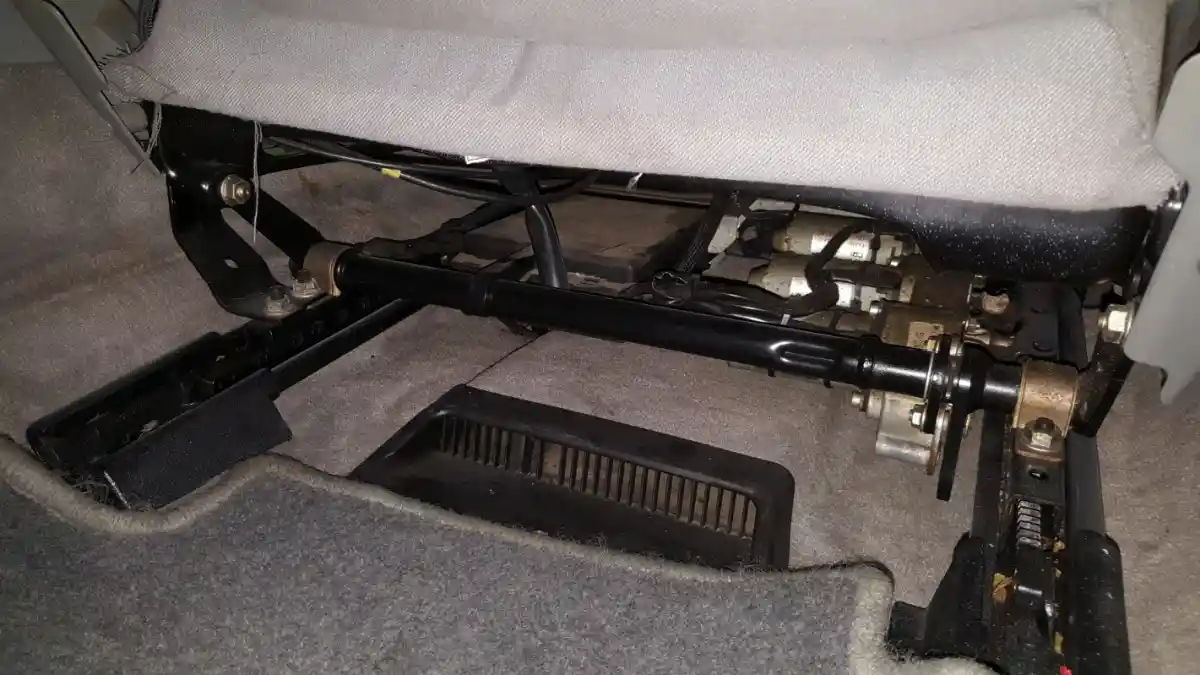 Foto - Trik Menghindari Mobil Bekas Kebanjiran