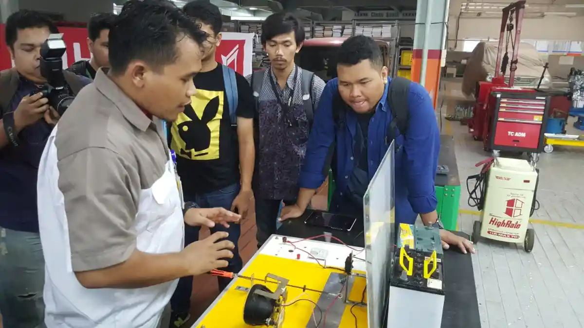 Foto - Daihatsu Gelar Pelatihan Dasar Otomotif Untuk Jurnalis