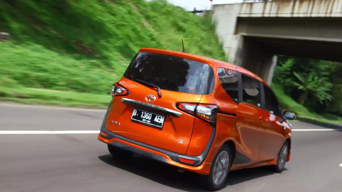 Foto - Toyota Ubah Posisi Transmisi Sienta Demi Pasar Indonesia