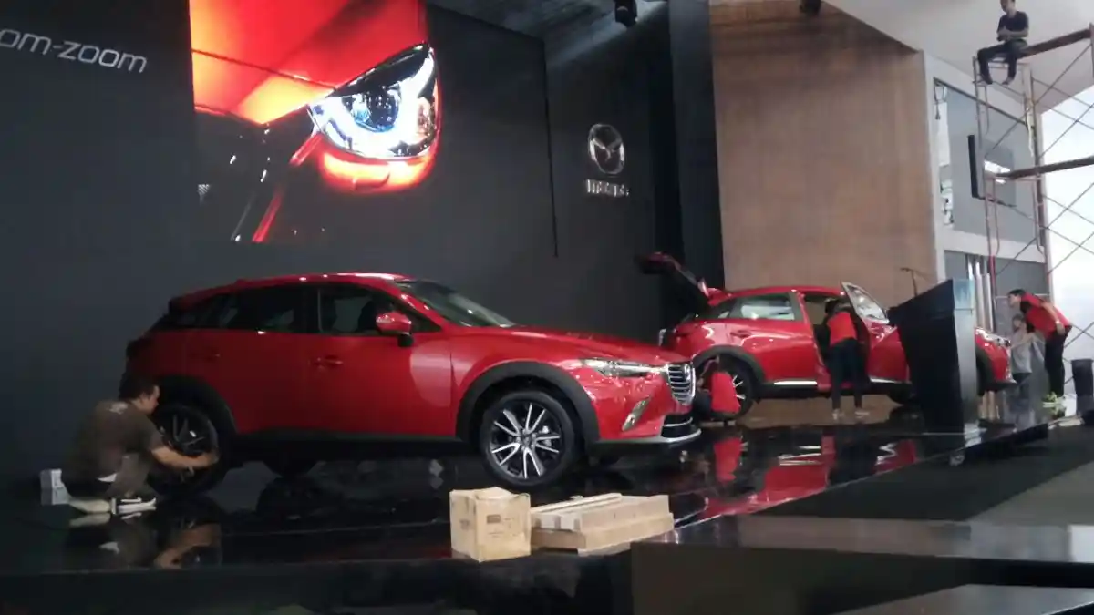 Foto - Intip Persiapan GIIAS 2016, Beberapa Mobil Baru Berhasil Diabadikan (15 Foto)