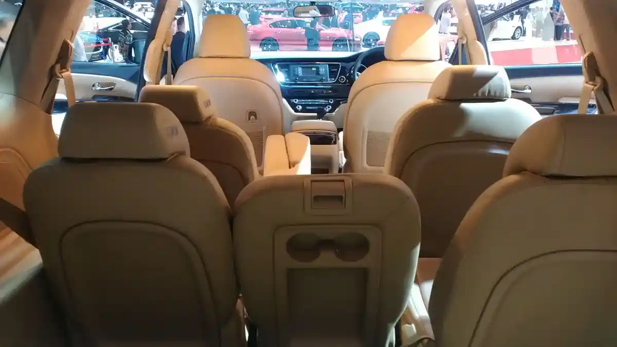 Foto - GALERI FOTO: Kia Grand Sedona 2016 (23 Foto)