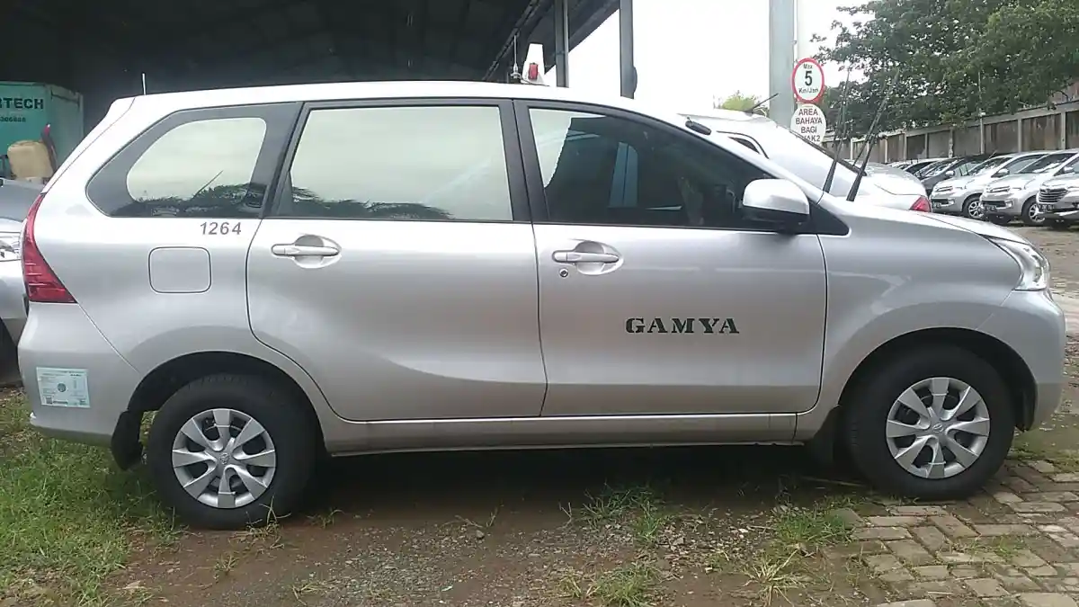 Foto - Toyota Transmover Laris Jadi Taksi, Bukan Untuk Masyarakat Umum