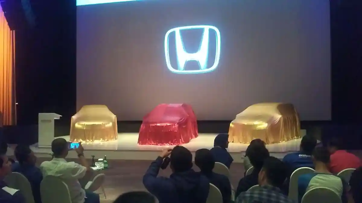 Berita - Detik-detik Honda Mobilio Facelift Meluncur