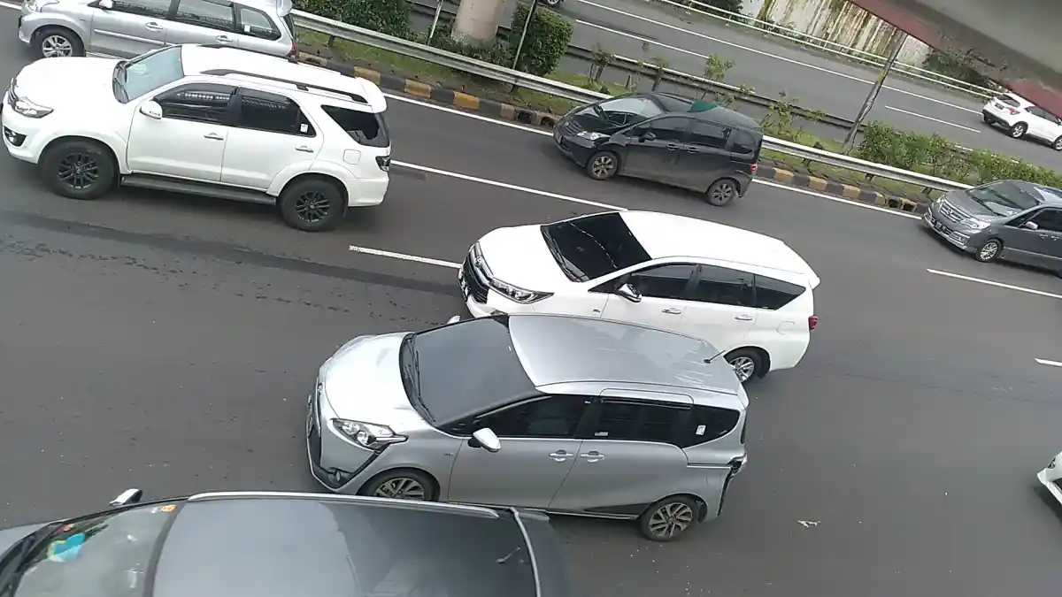 Foto - 3 Hal ini Bisa Kurangi Potensi Bahaya Dari Blind Spot